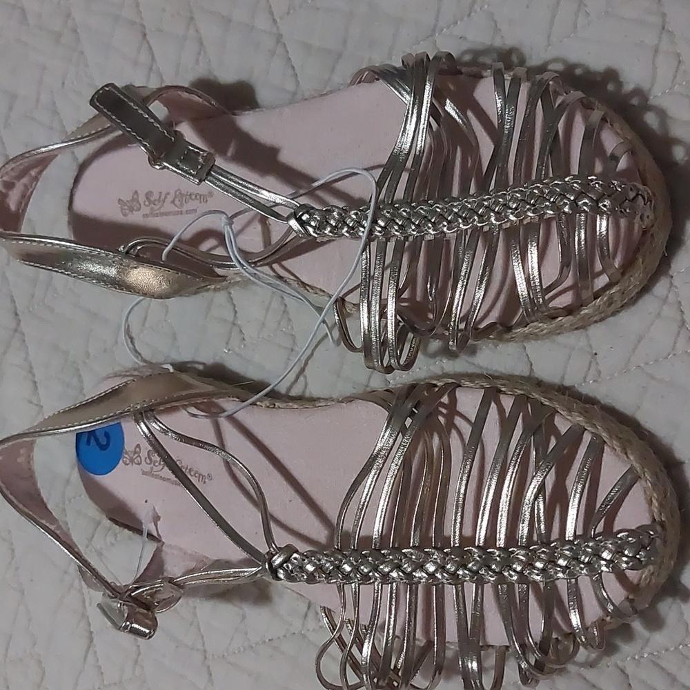 NWOT Gold sandals